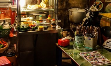 Popular street foods found in the Kathmandu Valley