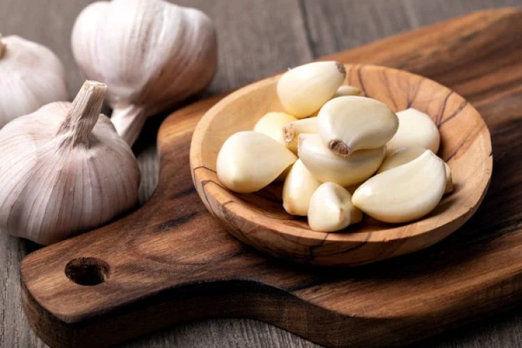 The Healing Power of Garlic: Health Benefits & Tasty Recipes