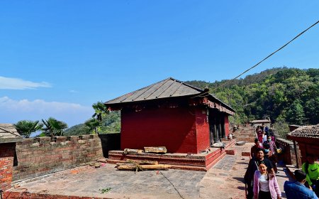 Gorkha Durbar Travel Guide: Route, the Climb, and What to Check