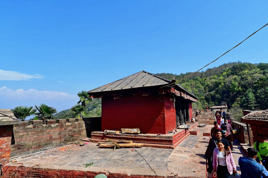 Gorkha Durbar Travel Guide: Route, the Climb, and What to Check